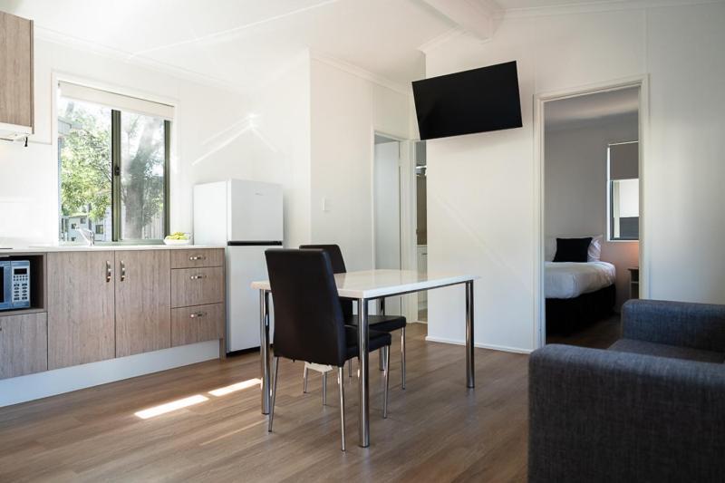 Adelaide Caravan Park - Aspen Holiday Parks Номер фото