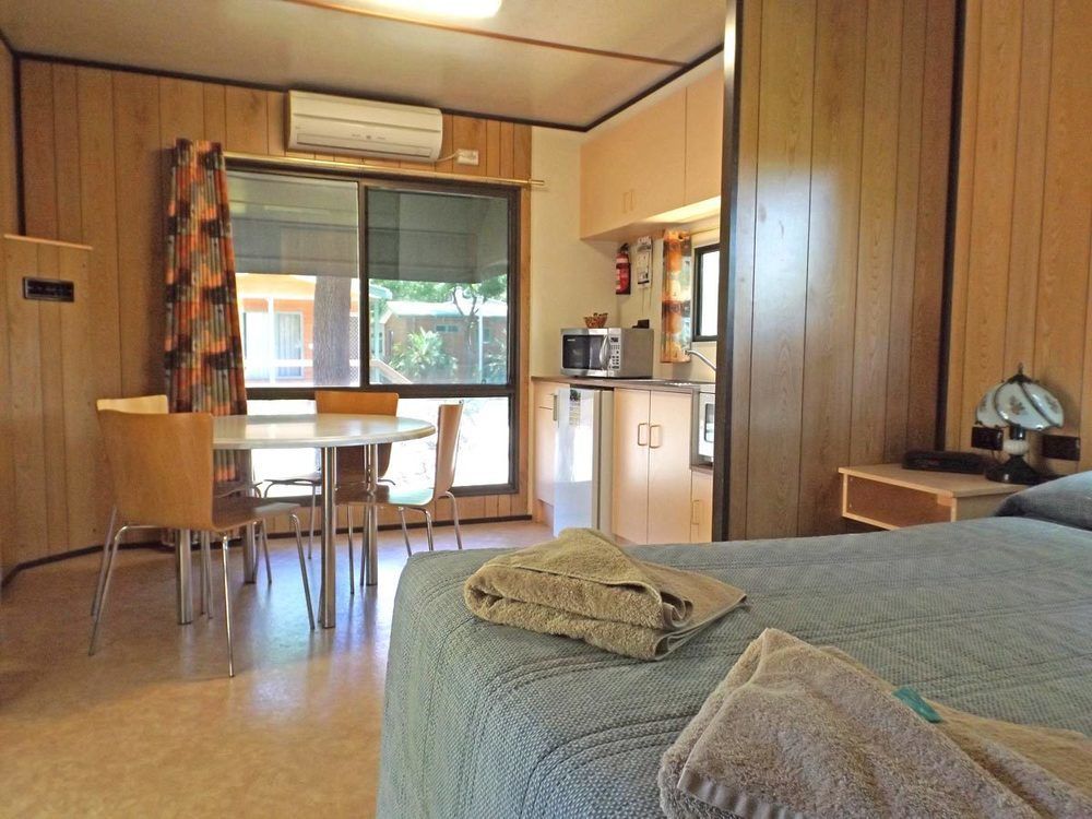 Adelaide Caravan Park - Aspen Holiday Parks Экстерьер фото