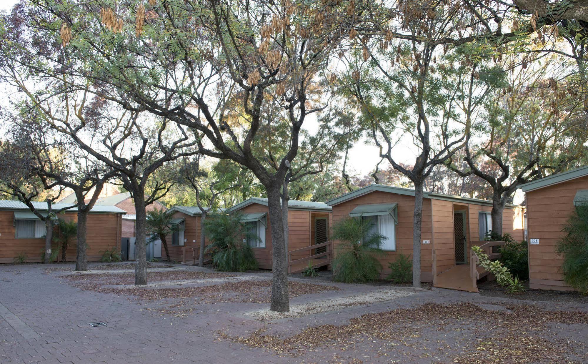 Adelaide Caravan Park - Aspen Holiday Parks Экстерьер фото