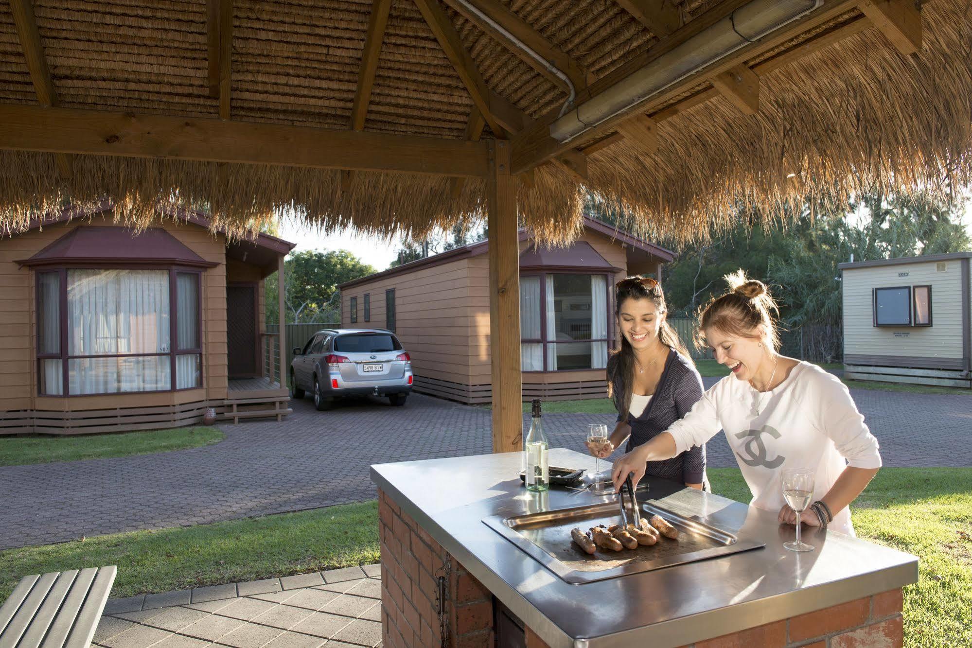 Adelaide Caravan Park - Aspen Holiday Parks Экстерьер фото