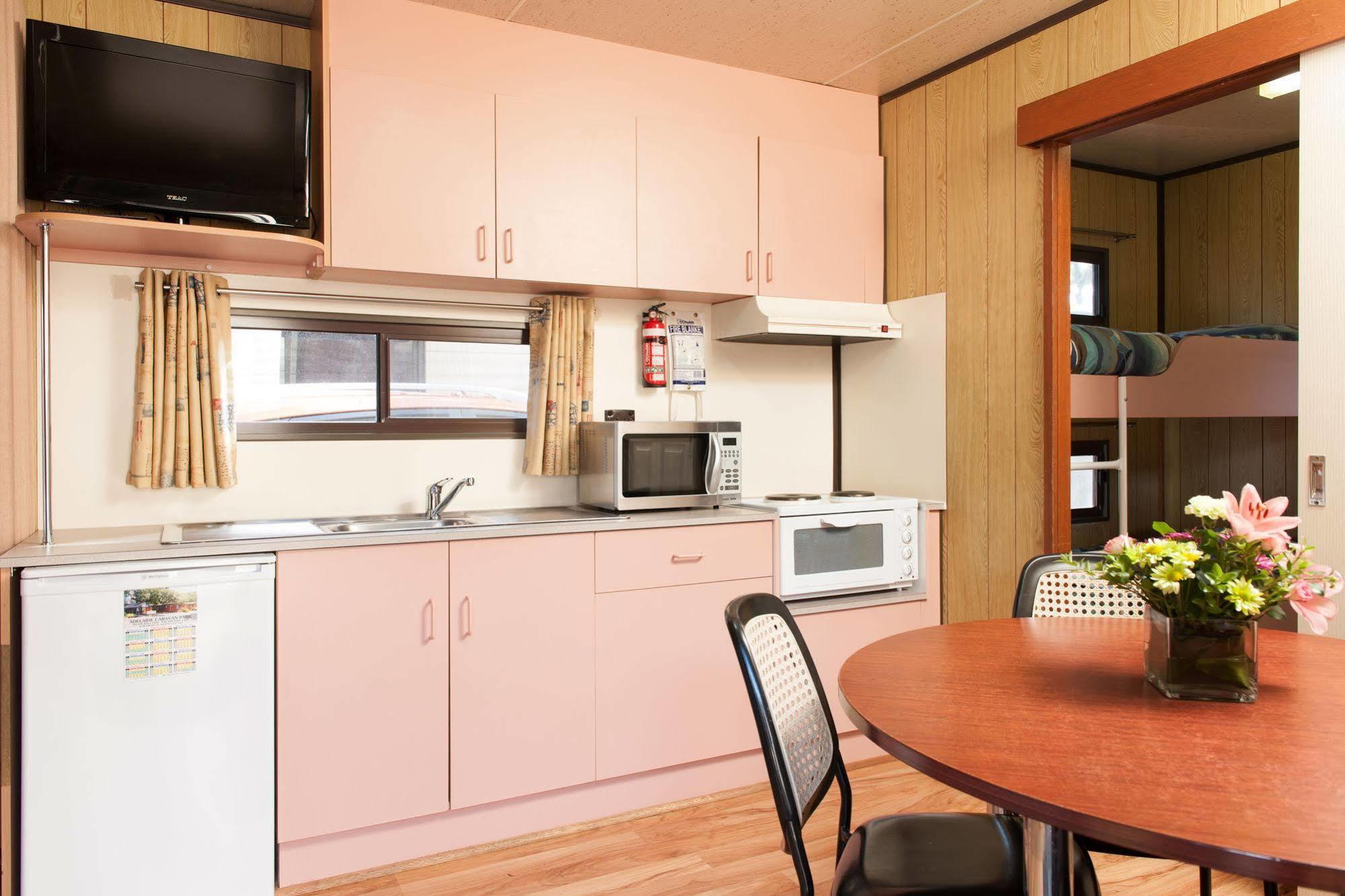 Adelaide Caravan Park - Aspen Holiday Parks Экстерьер фото